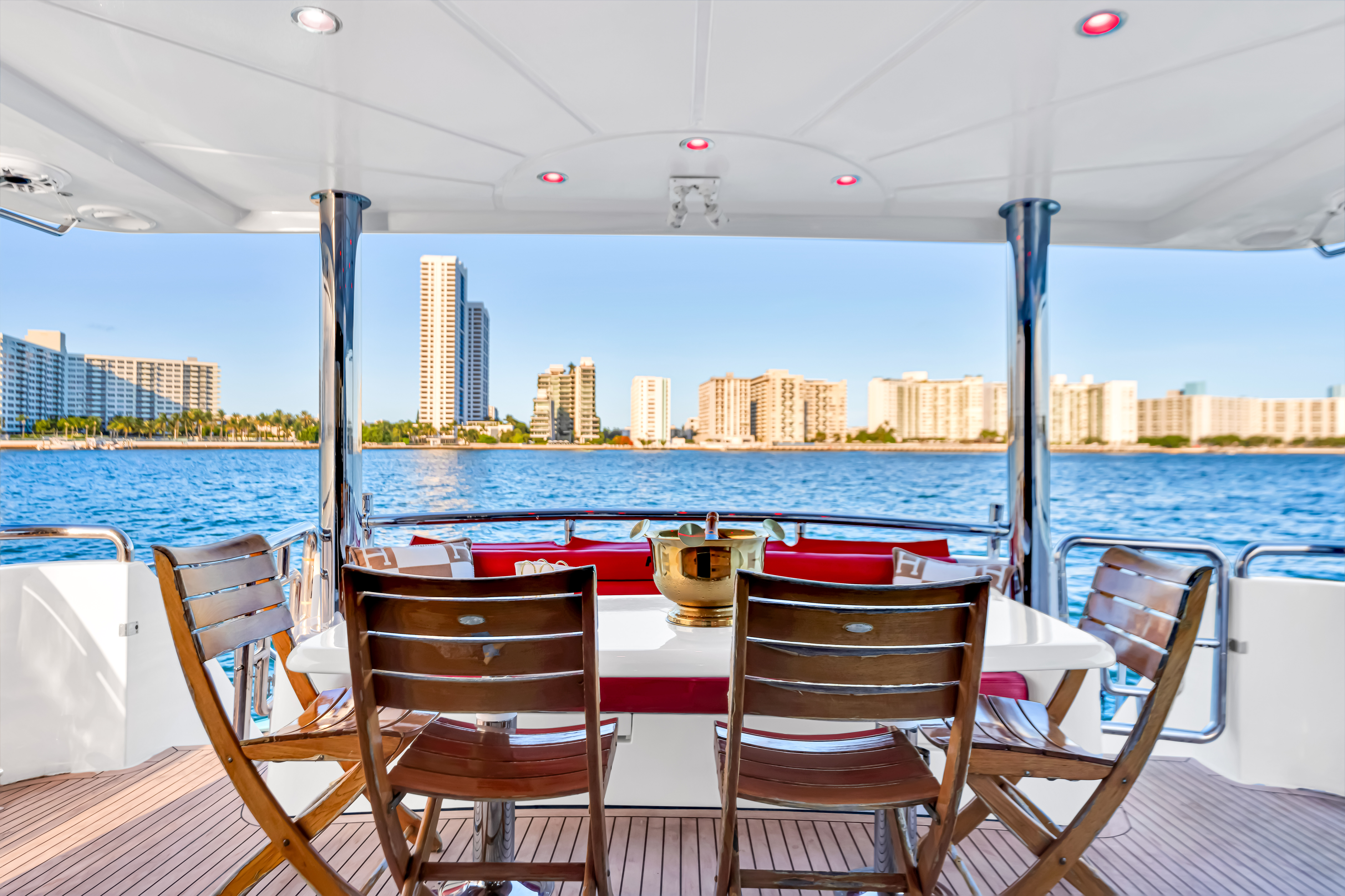 90' HORIZON 'ZUES'